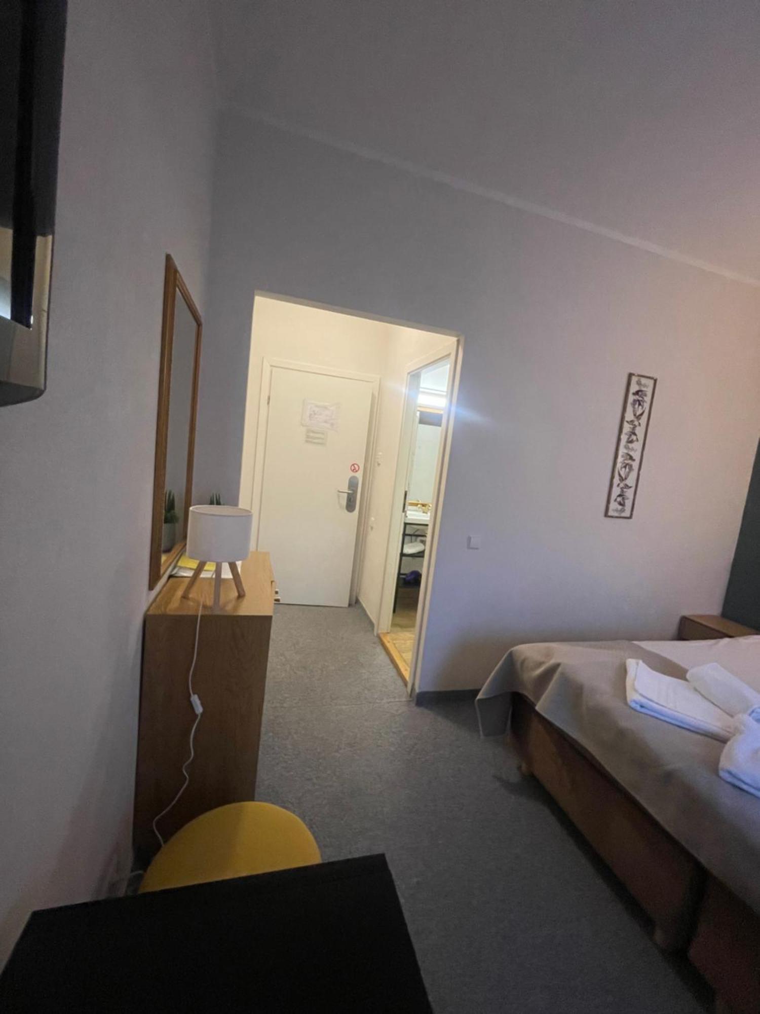קובנה Apple Economy Hotel מראה חיצוני תמונה